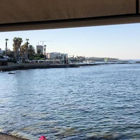 Central Pool-Side 2 Bedroom Apartment In Paphos Kültér fotó